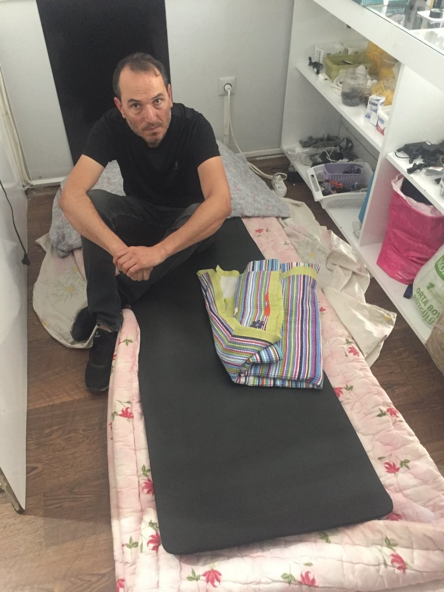 Usta kimi getdiyi evin qızı ilə sevgili oldu -  Qaynatası ilə qaynı döyübpul və zinət əşylarını oğurladı (FOTO)