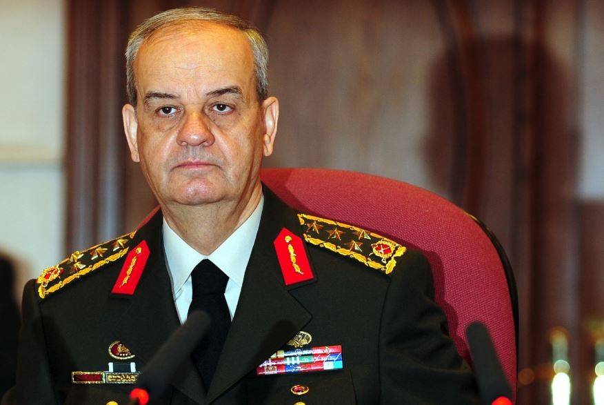 Sabiq baş qərargah rəisi universitetdə işə başladı- Həbsi tələb olunurdu (FOTO)