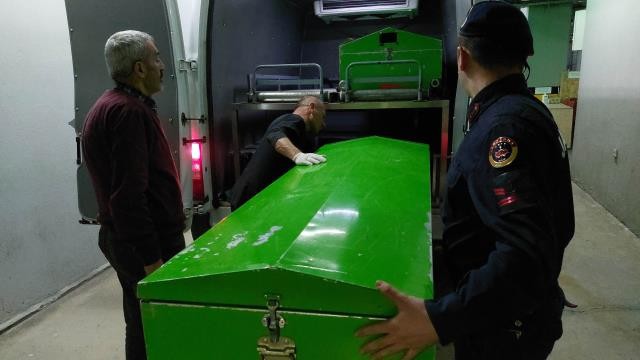 Məktəbdə DƏHŞƏTLİ HADİSƏ:Azyaşlı qatlanan dirəyin arasında qaldı (VİDEO)