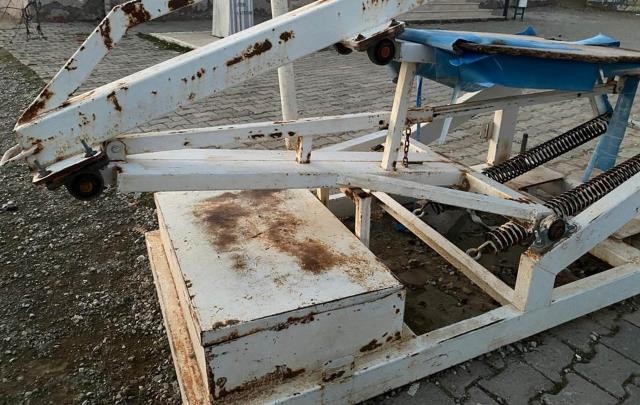 Məktəbdə DƏHŞƏTLİ HADİSƏ:Azyaşlı qatlanan dirəyin arasında qaldı (VİDEO)