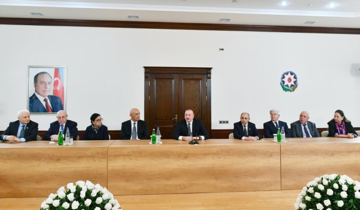 İlham Əliyev Qərbi Azərbaycan İcmasının binasında -FOTOLAR (YENİLƏNİB)