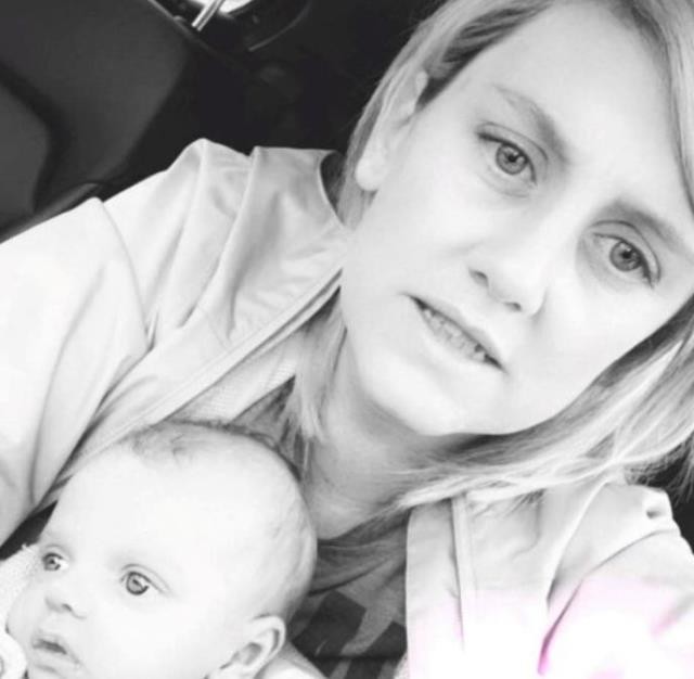 Yeni dünyaya gələn övladının üzünü ilk dəfə görən anahəkimin yanına qaçdı