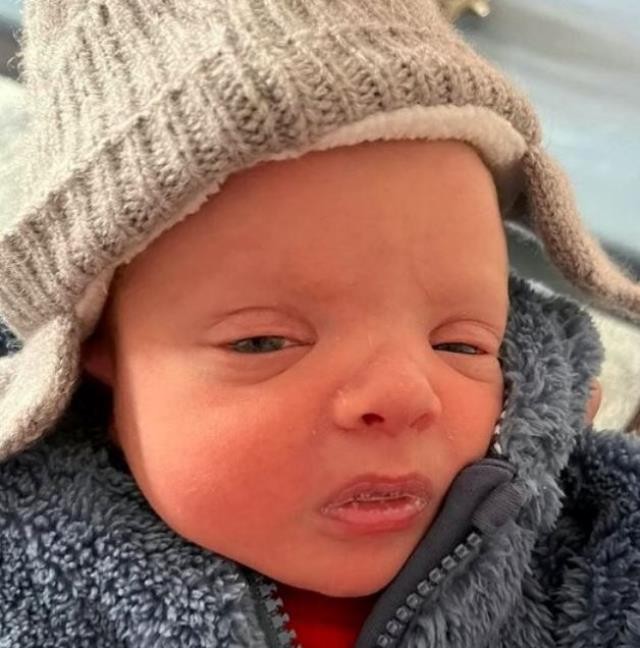 Yeni dünyaya gələn övladının üzünü ilk dəfə görən anahəkimin yanına qaçdı