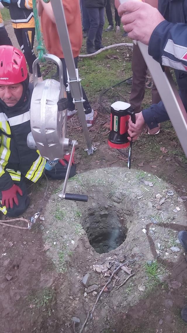 2 yaşlı uşaq və atası quyuya düşdü- İkisi də öldü (VİDEO)