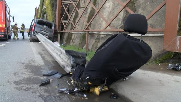 Ağır yol qəzası:Avtomobil dəmir maneəyə çırpıldı... (VİDEO)