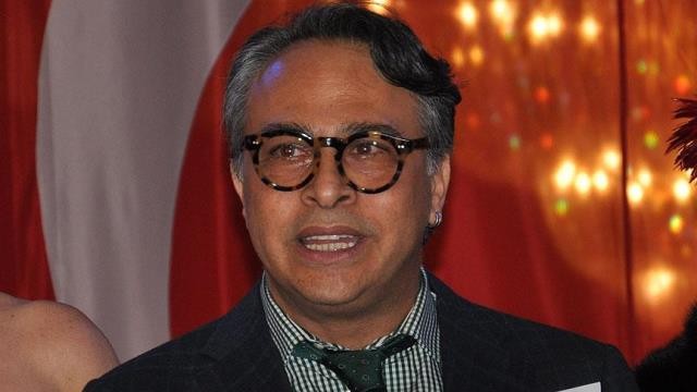 Daha bir tanınmış şəxs hava limanındasaxlanıldı (FOTO)