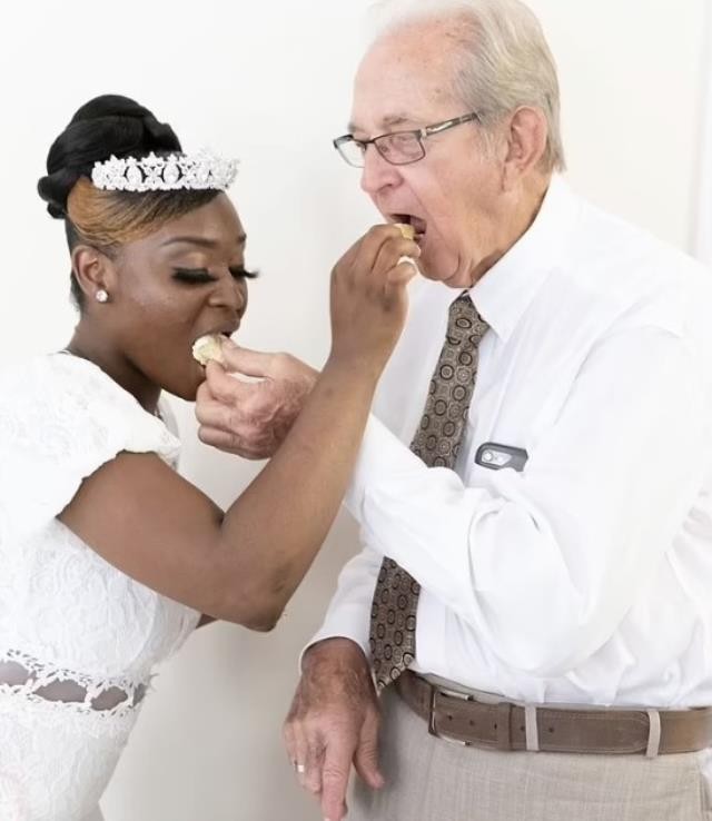 24 yaşlı qız 85 yaşlı kişi iləEVLƏNDİ (FOTOLAR)