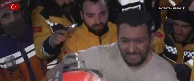 167 saatdan sonda daha bir möcüzə- Dağıntılardan yeriyərək çıxdı, salam verdi (FOTO)