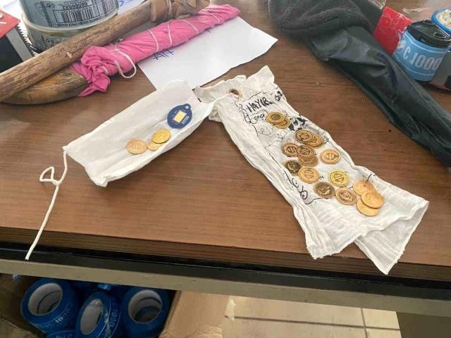 Yardım mərkəzinə gətirilən yorğandan görün nələrçıxdı (FOTO)