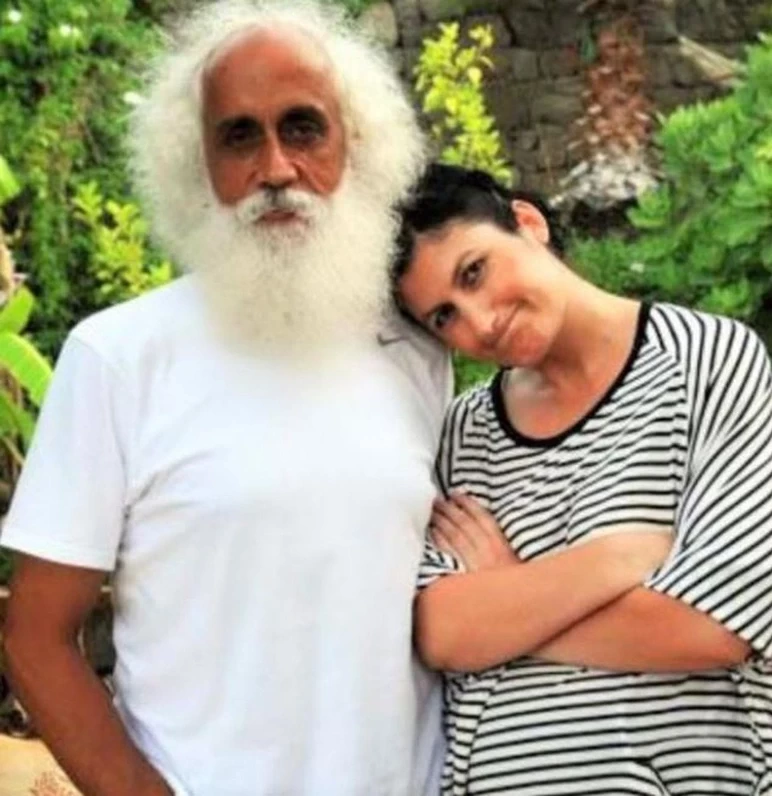 70 yaşlı müğənninin himayədar ailə olmaq tələbirədd edildi - Həyat yoldaşından reaksiya