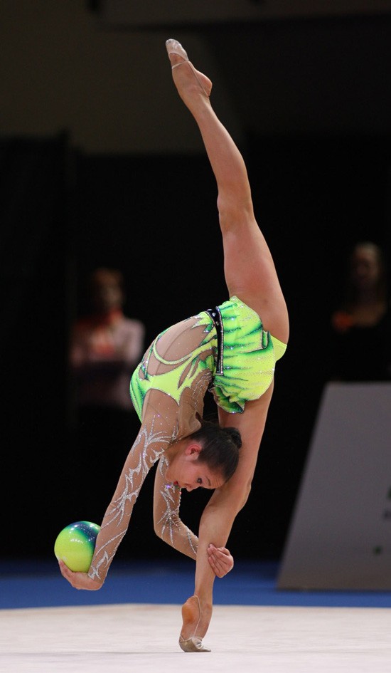 Ailəsi ilə birlikdə gəzməyə gedən Aliyə Qarayevanın ayağı sındı- Video