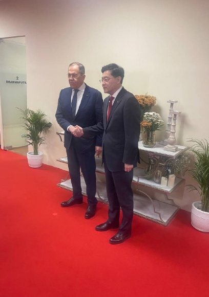 Lavrov Çinin yeni xarici işlər naziri ilə görüşdü- FOTO