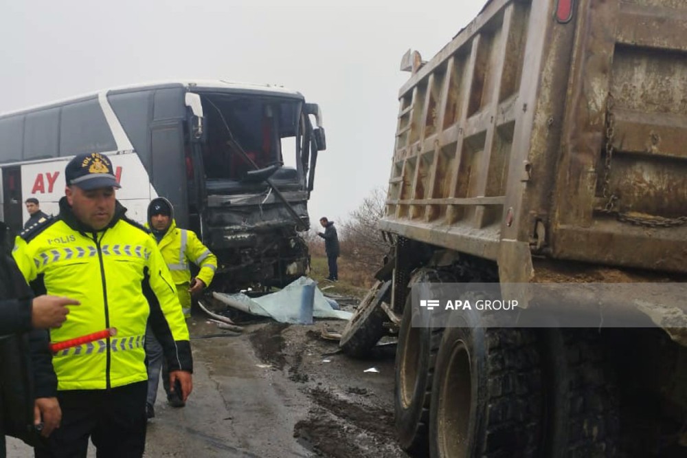 Azərbaycanda futbolçuları daşıyan avtobus qəzaya uğradı- FOTO