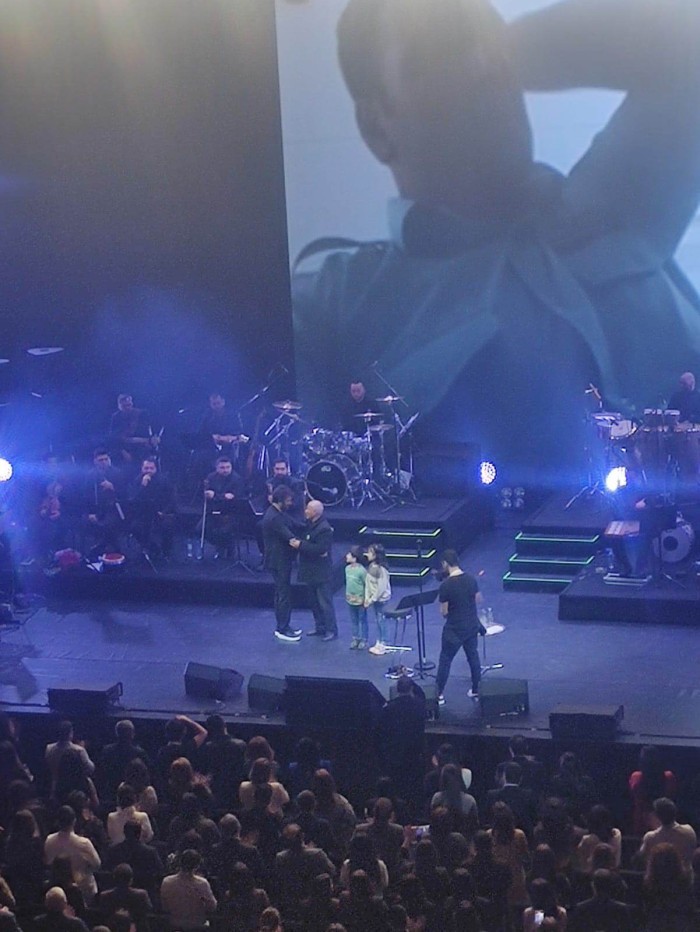 Mahsun Kırmızıgül şəhidin övladlarının bütün təhsil haqqını üzərinə götürdü -FOTO