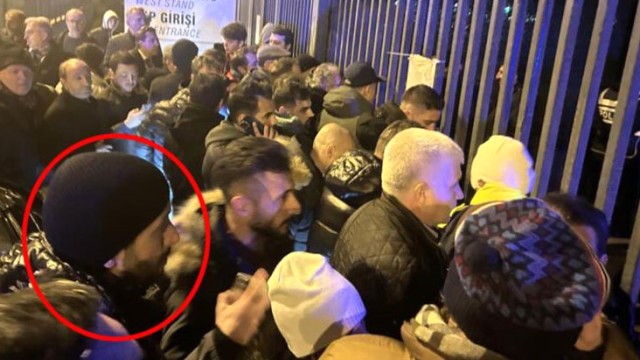 Məşhur futbolçular stadiona buraxılmadı- Polis qapıları bağlayıb... FOTO