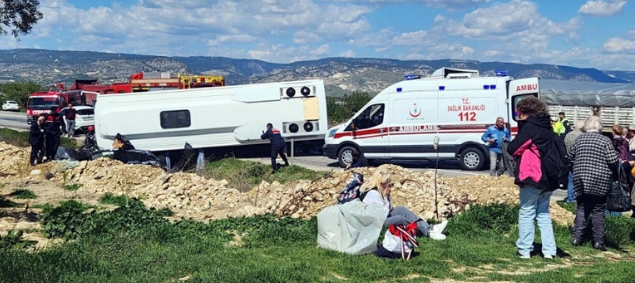 Turistləri daşıyan avtobus QƏZAYA DÜŞDÜ:Ölən və yaralananlar var (FOTO)