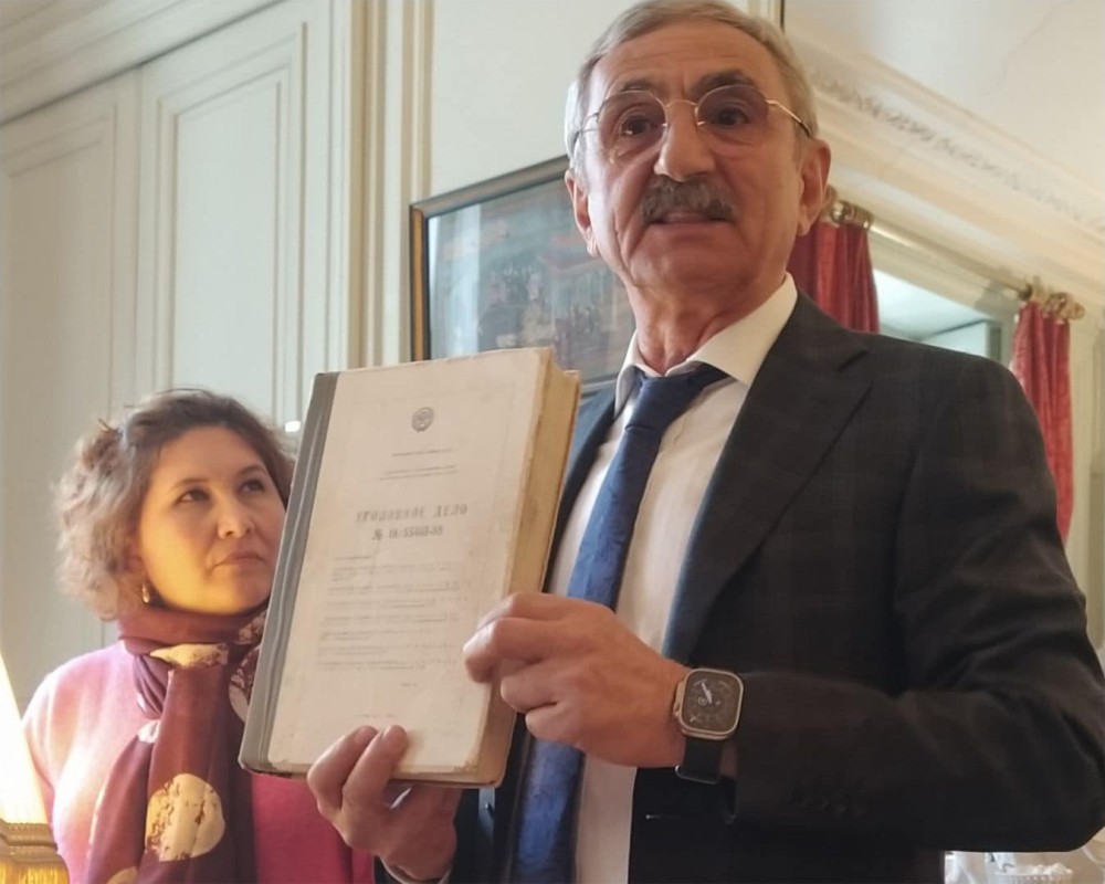 Aslan İsmayılovun "Sumqayıt, SSR-nin süqutunun başlanğıcı" adlı kitabınınFransada təqdimatı (FOTOLAR)