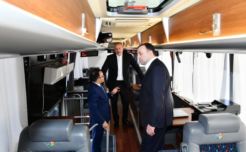 İlham Əliyev və Qaribaşvili Qəbələ “ASAN xidmət“ mərkəzində -FOTO