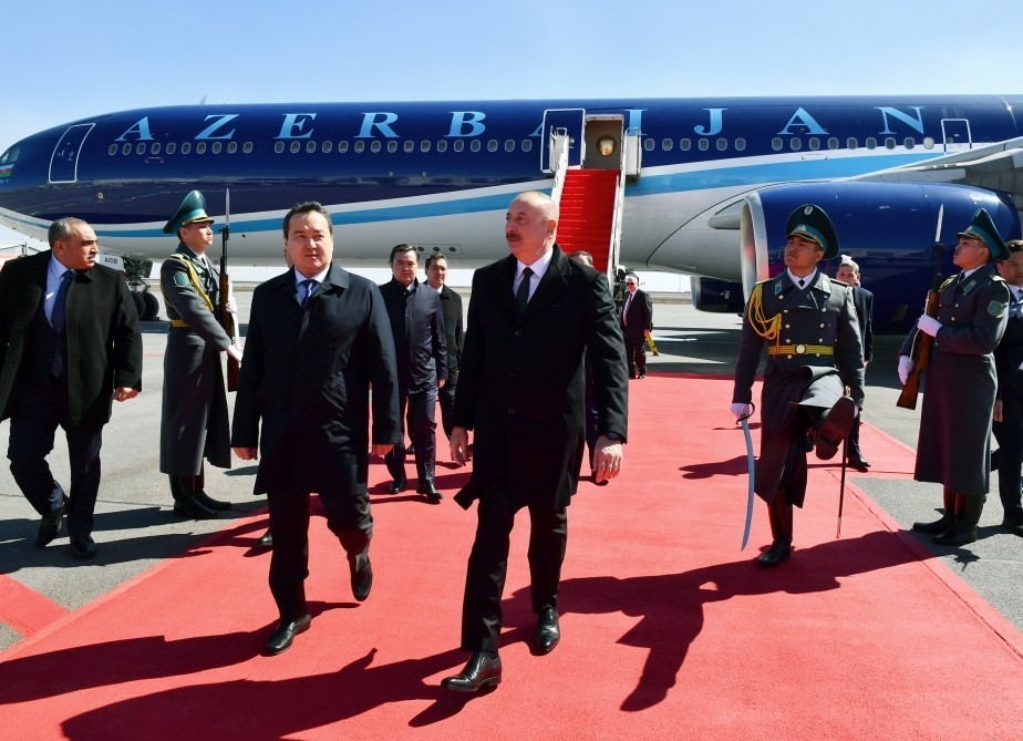 İlham Əliyev Qazaxıstana getdi- FOTOLAR