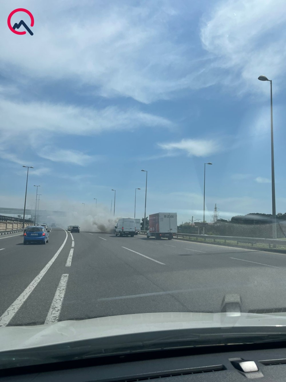 Aeroport yolunda yük maşını yandı- FOTO