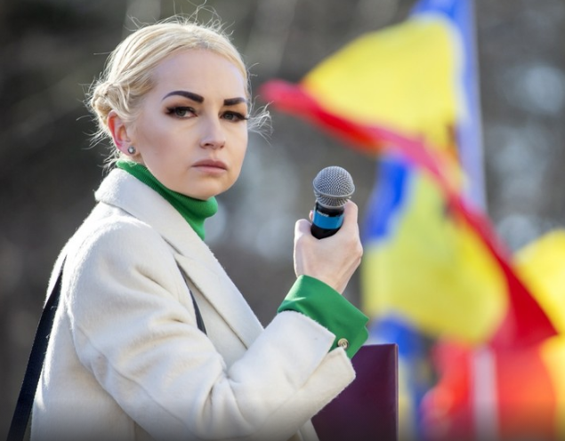 Ölkədən çıxmaq istəyən QADIN DEPUTAThava limanında saxlanıldı