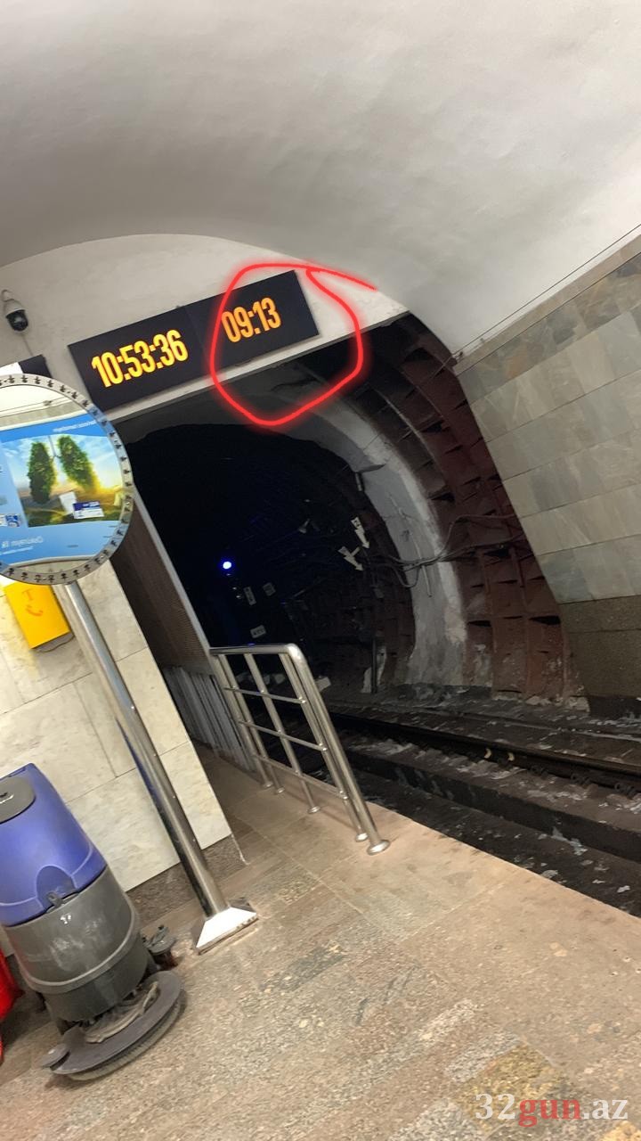 Metroda 9 dəqiqə gecikmə- Sıxlıq yarandı (FOTOLAR)