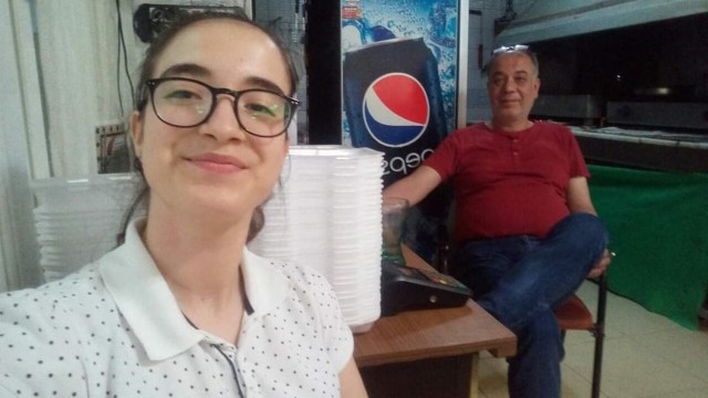 Dəhşətli OLAY: Ata qızının məzuniyyət günüöldü (FOTO)