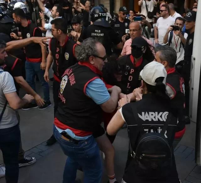 LGTB üzvləri mitinq keçirmək istədi, polis müdaxilə etdi- SAXLANILANLAR VAR (FOTO)