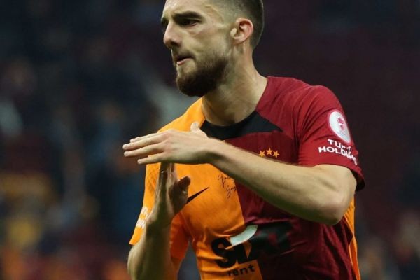 "Qalatasaray"ın futbolçusukomandadan ayrıldı