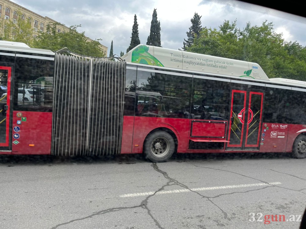 Bakıda avtobus yolda qaldı -Sərnişinlər çətin vəziyyətə düşdü (VİDEO)