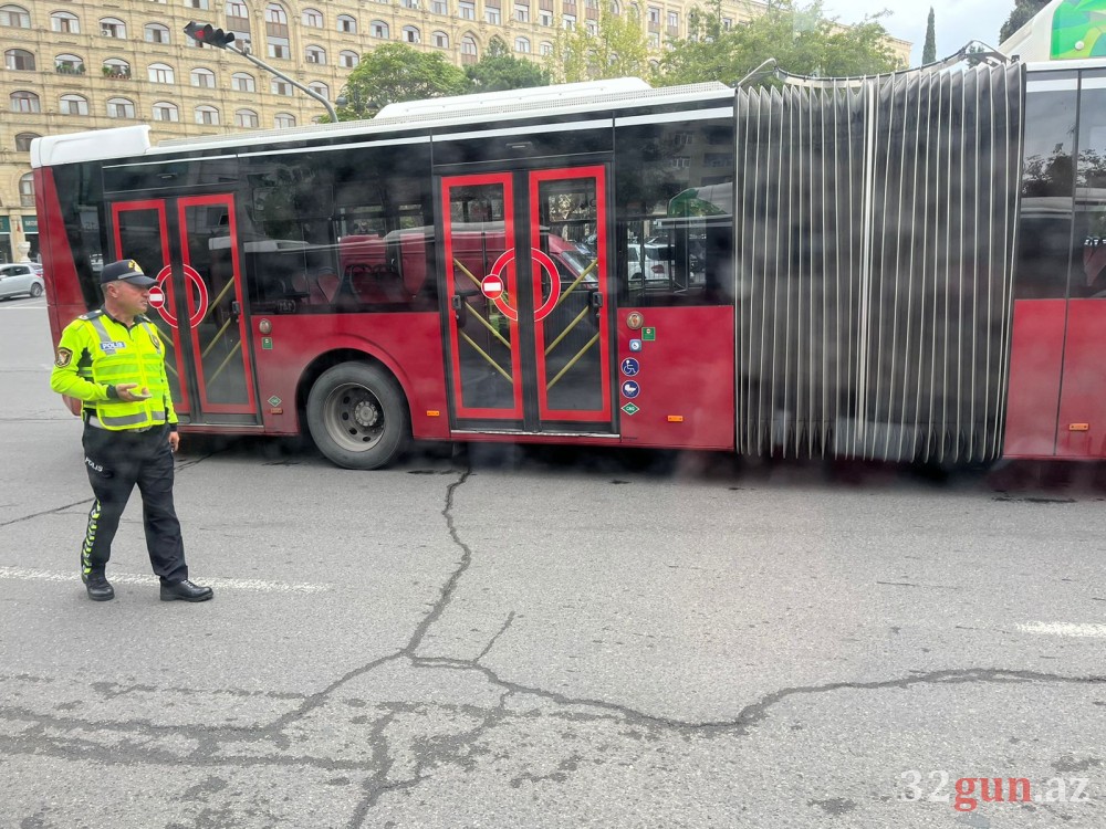 Bakıda avtobus yolda qaldı -Sərnişinlər çətin vəziyyətə düşdü (VİDEO)