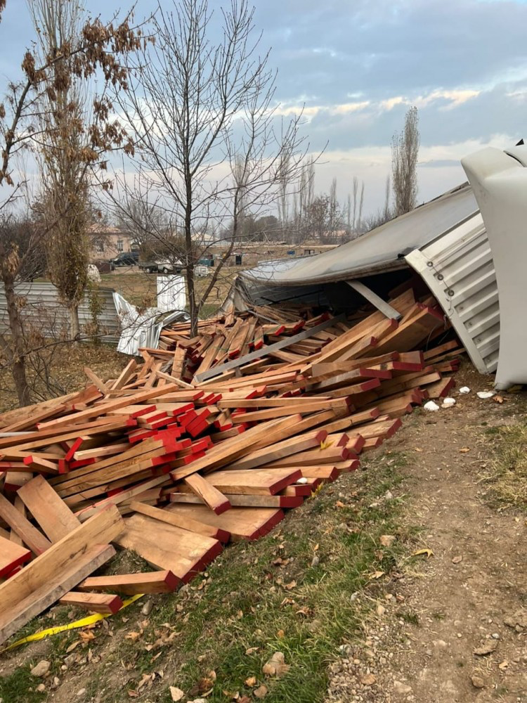 Naxçıvanda İran vətəndaşına məxsus yük maşını aşıb - FOTO
