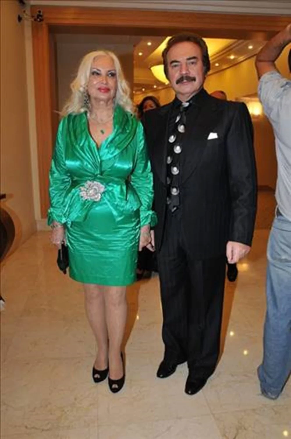 Məşhur müğənninin 79 yaşlı həyat yoldaşıplastik əməliyyat olunub? (FOTO)