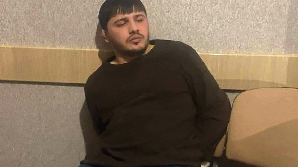 Ailəsini öldürən Əhmədin son halı: barmaqlar qırılıb, ayağı...-FOTOLAR