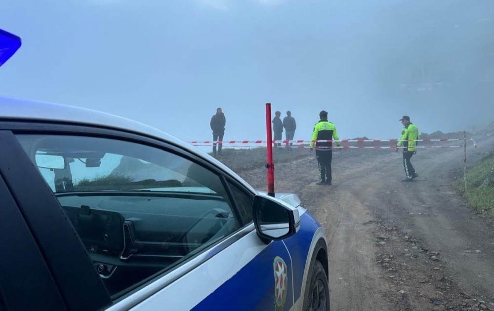 Lerikdə uçqun olan ərazidə nəqliyyatın hərəkəti nəzarətə götürüldü - FOTOLAR (YENİLƏNİB)