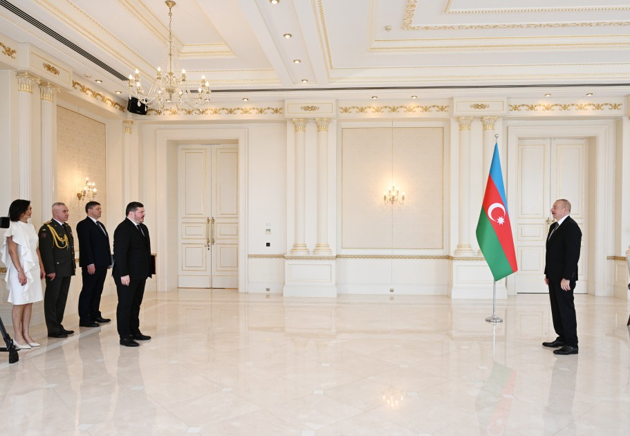 İlham Əliyev yeni səfirlərin etimadnamələrini qəbul etdi -FOTOLAR (YENİLƏNİB)