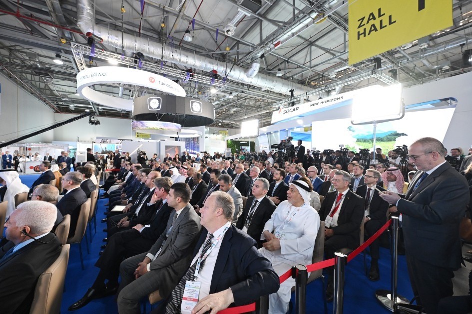 Prezident sərgilərin açılışında - FOTOLAR