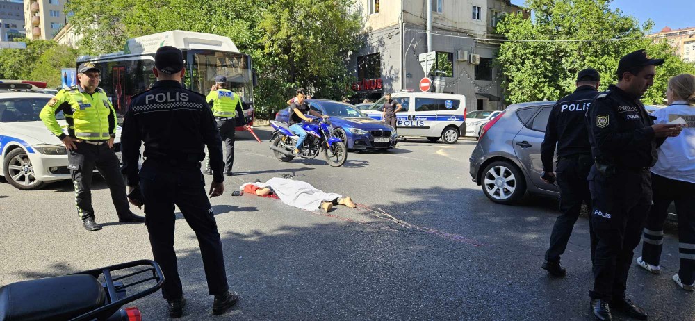Nizami metrosu yaxınlığında AĞIR QƏZA: Ölən var - FOTO/VİDEO