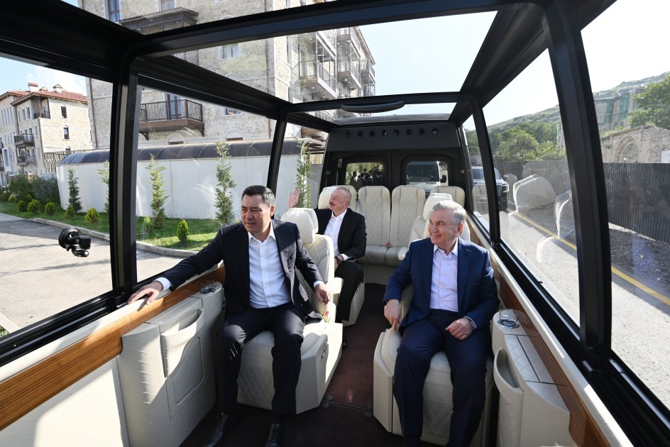 Prezidentlər Şuşanı gəzdi -FOTOLAR (YENİLƏNİB)