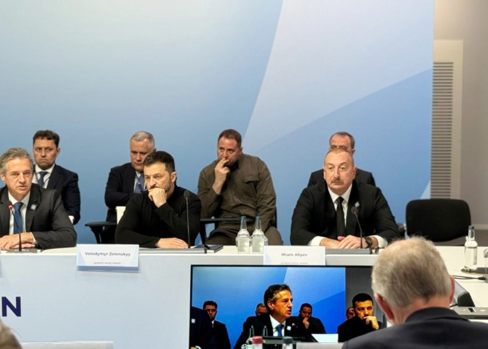 Prezident “Enerji və bağlantı” mövzusunda dəyirmi masada iştirak edir -FOTO