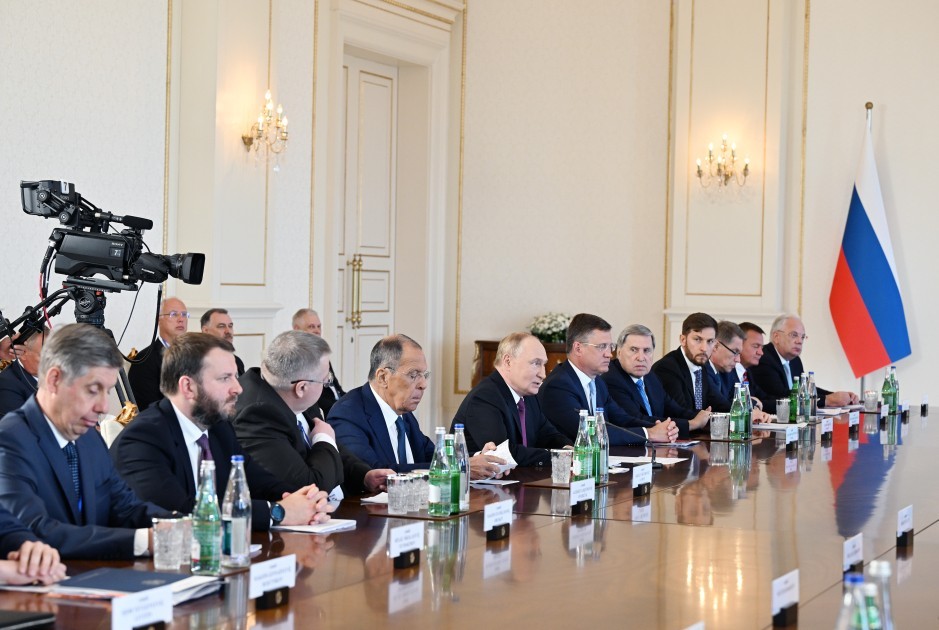 İlham Əliyevlə Putinin geniş tərkibdə görüşü keçirildi -FOTOLAR (YENİLƏNİB)