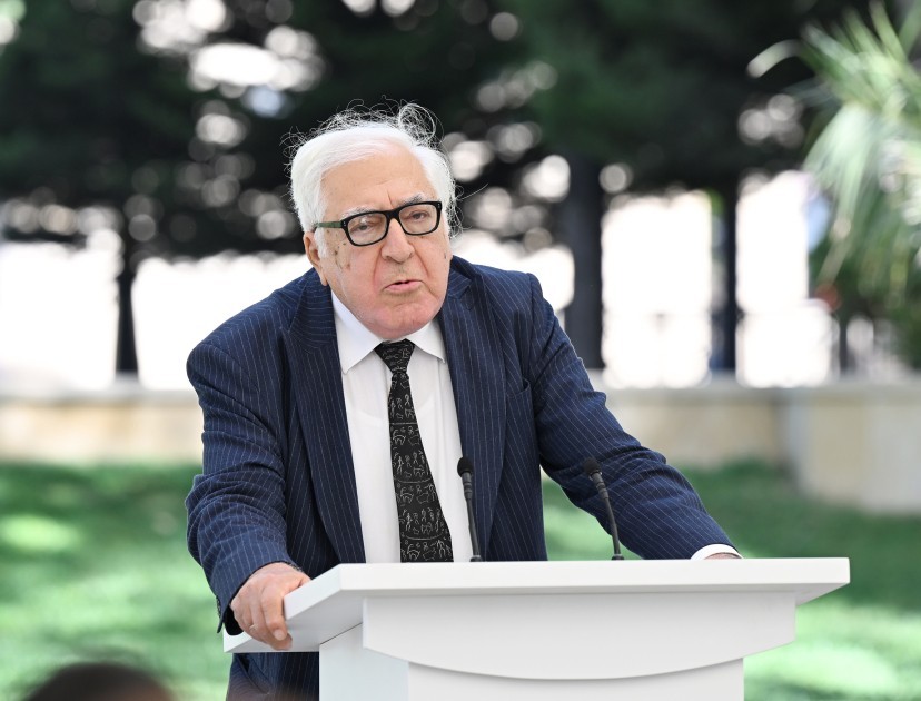 İlham Əliyev və oğlu Aşıq Ələsgərin abidəsinin açılışında -FOTOLAR (YENİLƏNİB)