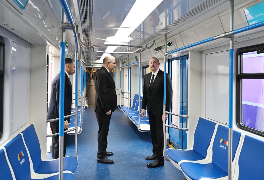 Prezident yeni nəsil metro qatarları ilə tanış oldu -FOTOLAR (YENİLƏNİB)