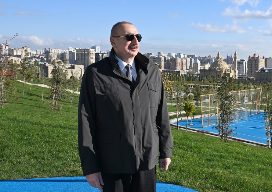 İlham Əliyev Mərkəzi Parkın üçüncü hissəsinin açılışında - FOTOLAR (YENİLƏNİB)