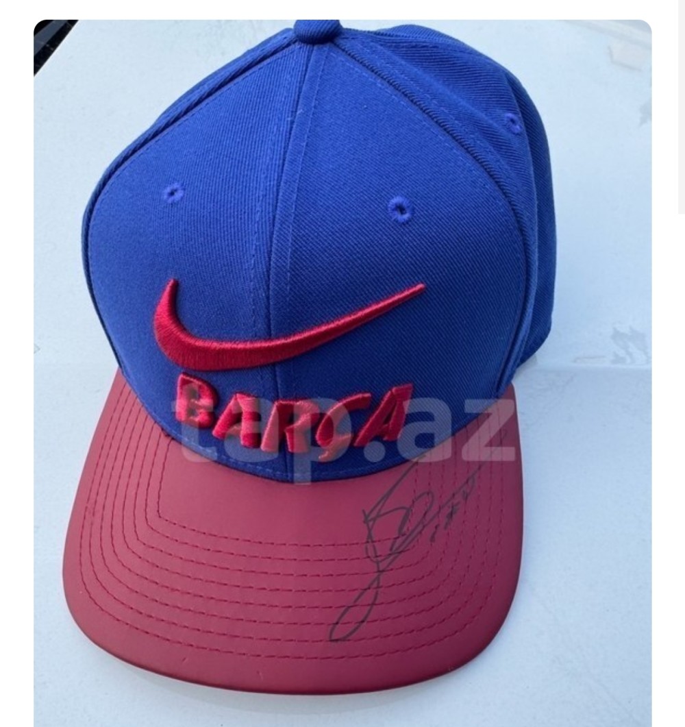 Messinin dünən Bakıda imzaladığı papaq satışa çıxarıldı - ŞOK QİYMƏT