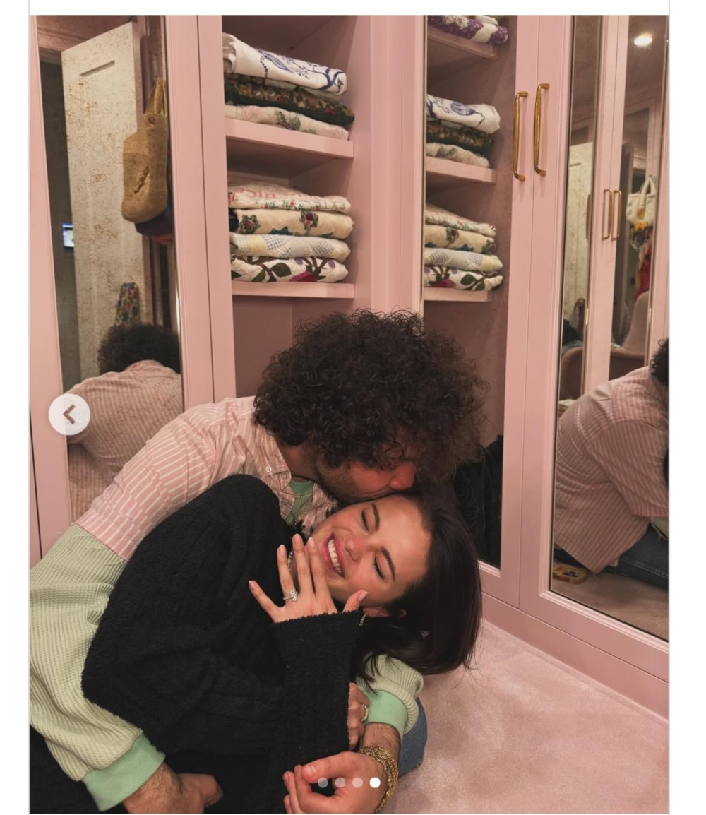 Məşhur müğənninin brilyant nişan üzüyünün qiyməti məlum olub- Fantastik məbləğdə/ FOTO