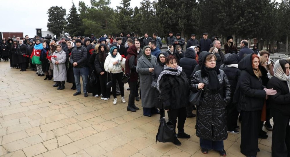 Pilotlar və bələdçi II Fəxri xiyabanda dəfn edildi -FOTOLAR / YENİLƏNİB