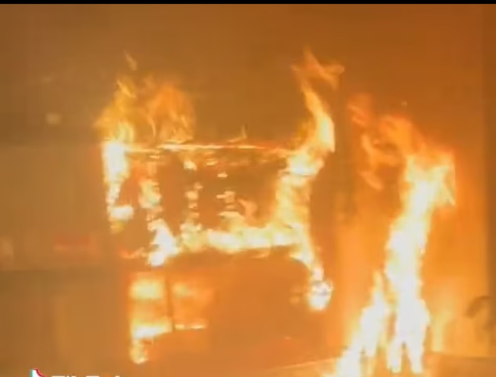 Los-Ancelesdə 5 milyon dollarlıq ev yanıb/ VİDEO+ FOTO