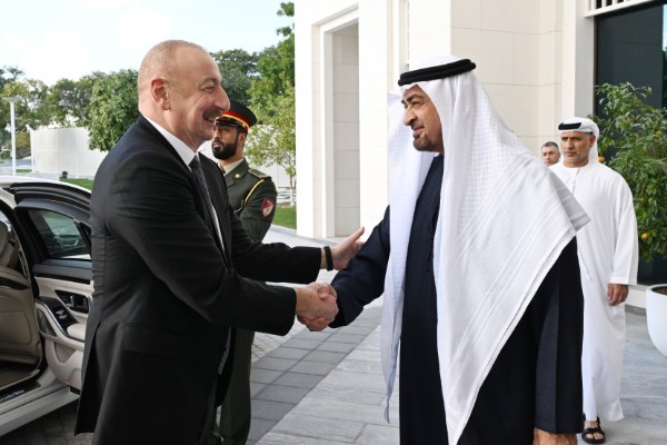 İlham Əliyev BƏƏ Prezidenti ilə görüşdü -FOTOLAR