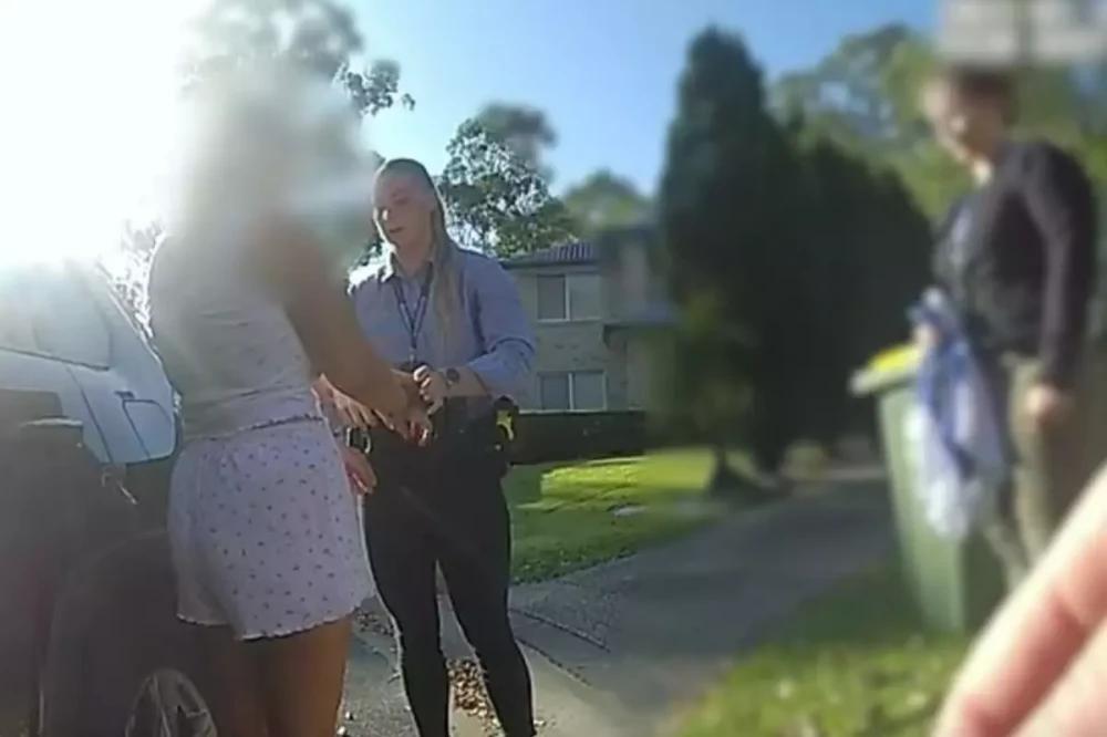 İzləyicilərindən pul qazanmaq üçün körpəsinə işgəncə verən ana həbs edilib